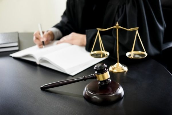 قبل از انتخاب وکیل دیوان عدالت اداری باید به چه نکاتی توجه کنیم؟